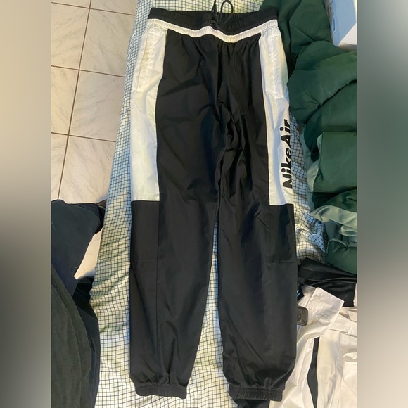 Nike Air pants - Picture 1 of 3